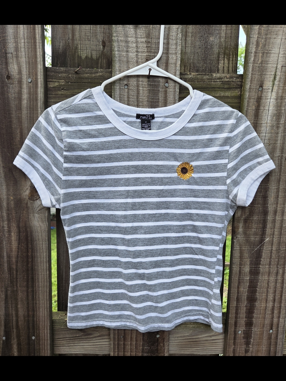 Rue21 Sunflower Stripe Tee – Size Medium – Very Good Condition